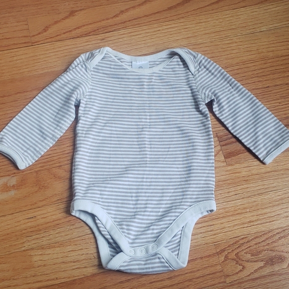 Hanna Andersson Other - Hanna Andersson onesie 6month 🦏